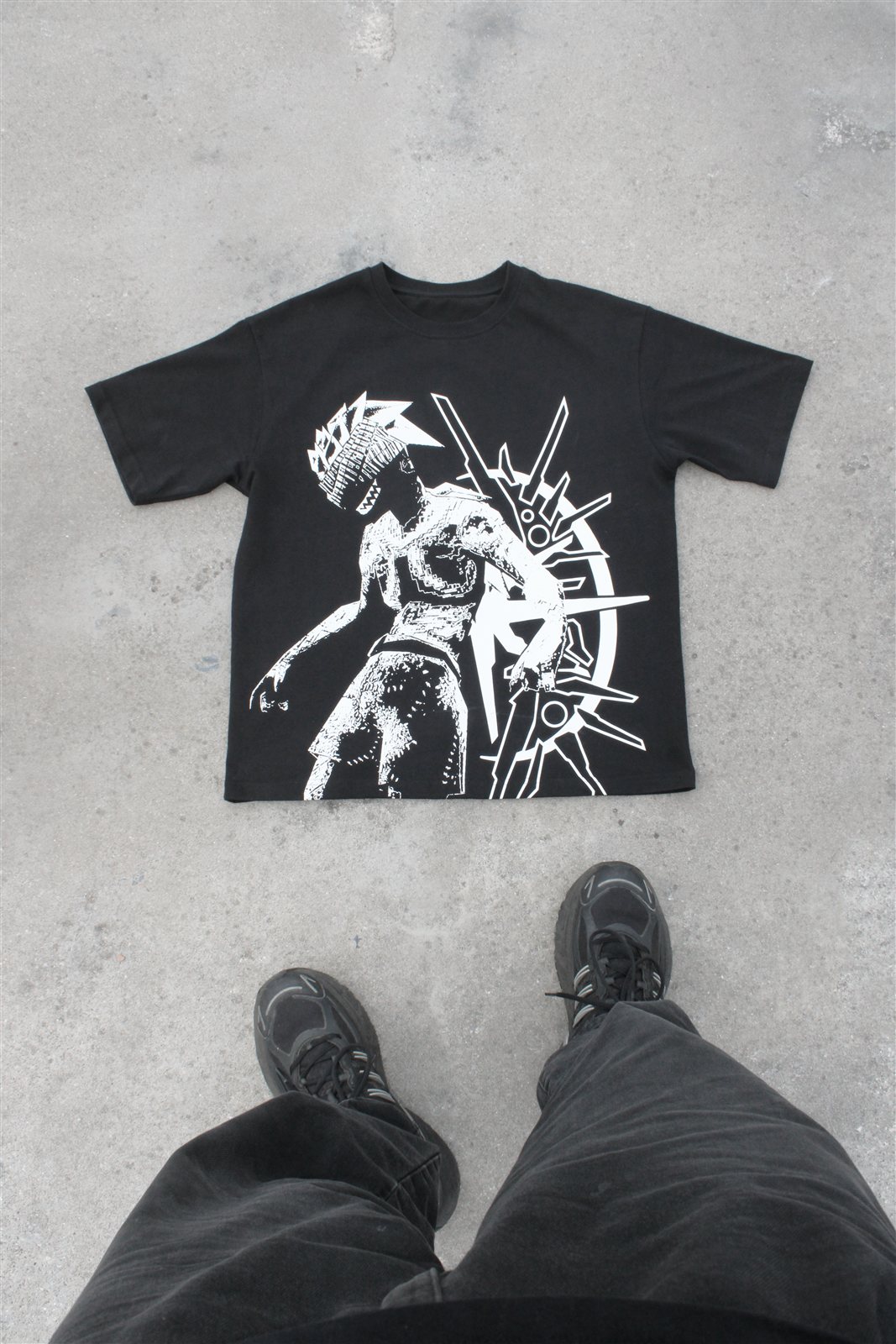 Lowkih — t-shirt au sol
