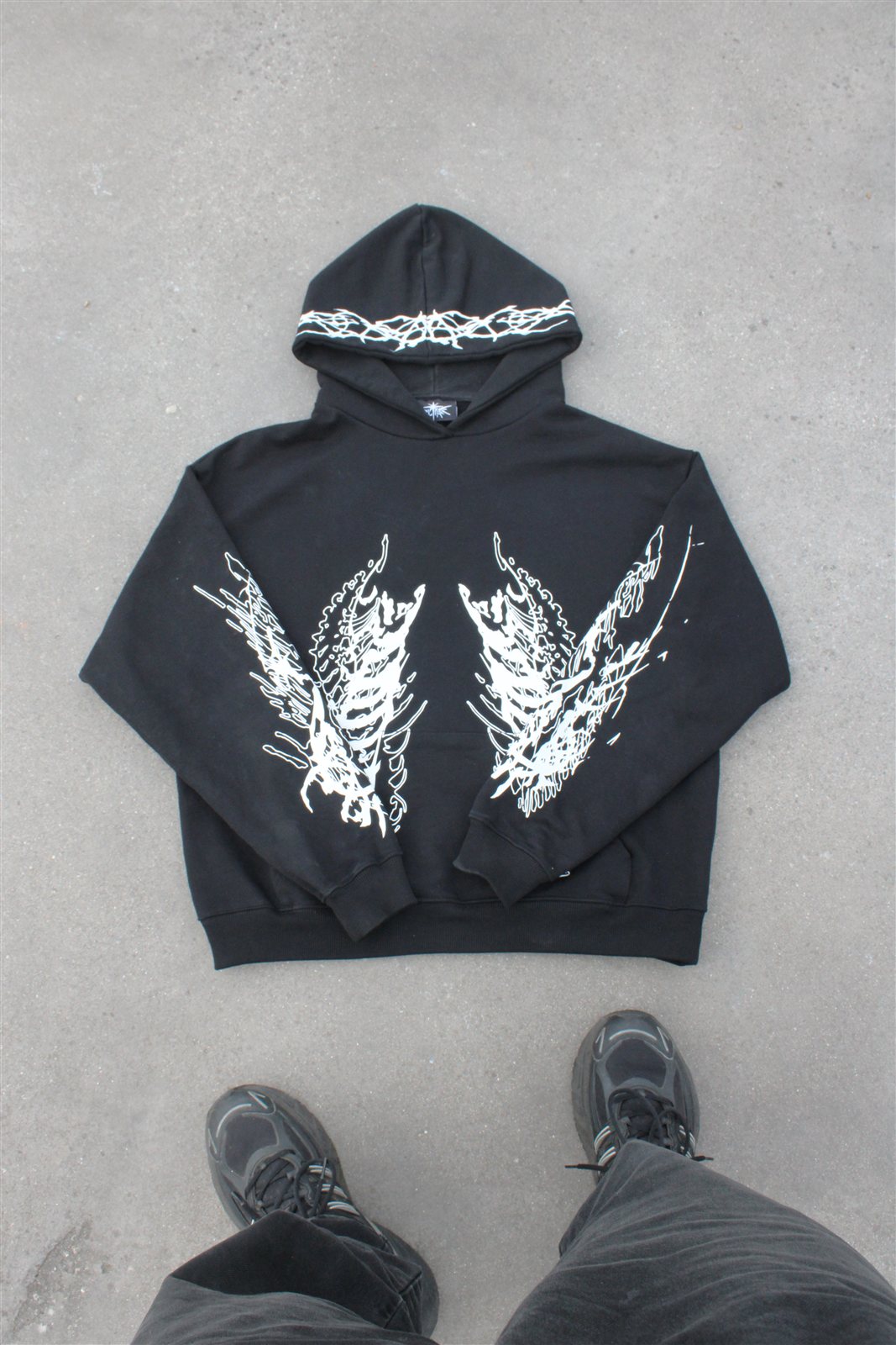 Zenyth — hoodie au sol